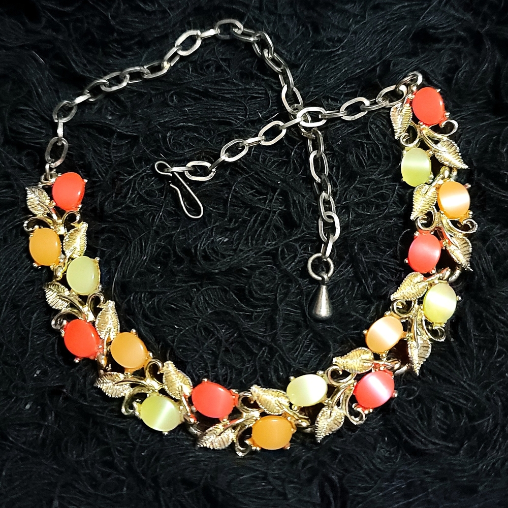 Vintage Leaf & Lucite/Thermoset Necklace